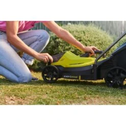 Ryobi Rasenmäher RLM18X33B40 ONE+, Akku, 18V / 4Ah, Mit 1 Akku, Ladegerät, Fangkorb 35 Liter -Böttcher Ag b6c165677f02e1eb38ec1053433997c4fadb4aa6 rasenmaeher ryobi rlm18x33b40 one plus akku