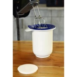 Emsa Rührschüssel Superline 2152121200, 1 L, Kunststoff, Weiß/blau, Mit Spritzschutz Und Deckel 7 Emsa Rührschüssel Superline 2152121200, 1 L, Kunststoff, Weiß/blau, Mit Spritzschutz Und Deckel -Böttcher Ag db37e9ad72baa005f500f6ab8cbe4696b955904e ruehrschuessel emsa superline 2152121200 1 l